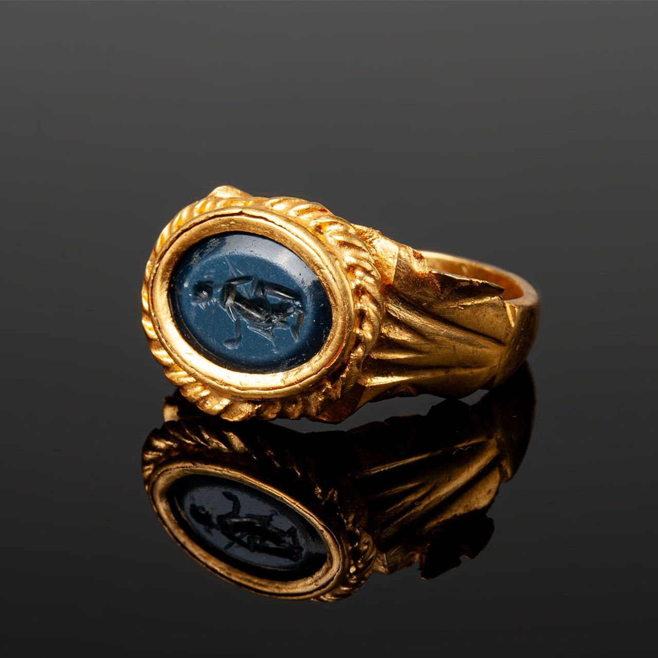 Exceptionally Well-Preserved Gold Ring Featuring 'Venus the