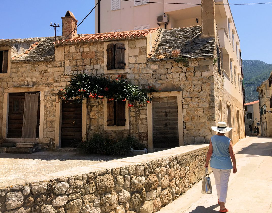 08old house in Komiza_Croatia Smithsonian Photo Contest