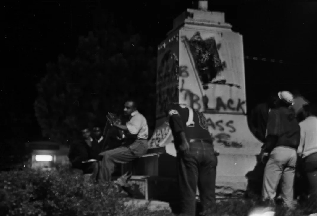 students protesting at confederate monument