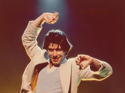 The Smithsonian’s National Portrait Gallery is home to a photograph of Travolta by Douglas Kirkland, (above, detail), striking his characteristic dance pose.
