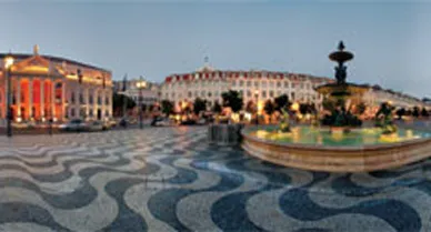 In Lisbon's Rossio Square, Pistolesi's computer-aided stitching together of 12 distinct images yields one, he says, that is "like a painting."