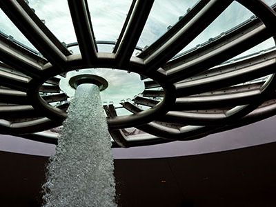 Ned Kahn's Rain Oculus is a 70-foot-wide whirlpool at the Marina Bay Sands complex in Singapore. The huge whirlpool can circulate 6,000 gallons of water per minute and funtions as a kinetic sculpture, skylight and waterfall.