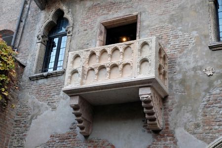 La Casa di Giulietta had always belonged to the Dal Cappello family until purchased by the City of Verona in 1905. Cappello is close enough to Capulet that there’s a semblance of credibility to those who wish to believe.
