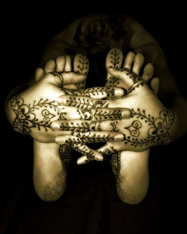 Henna hands and feet thumbnail