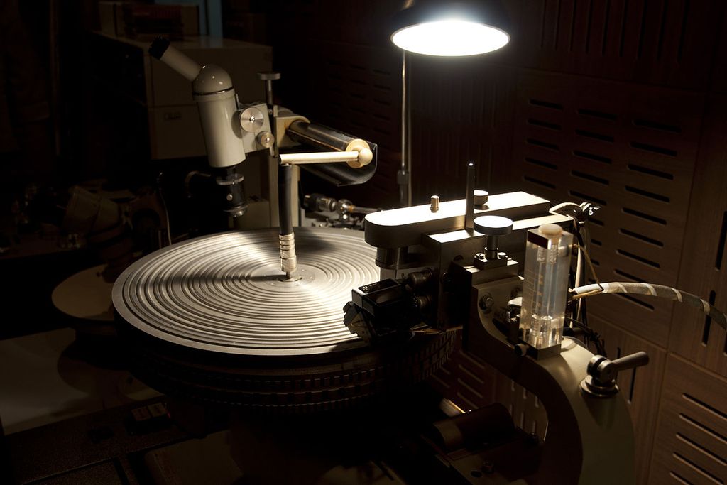 record-cutting-machine.jpg