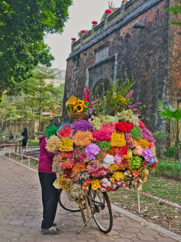 A Blooming Symphony: Mobile Flower Shops thumbnail