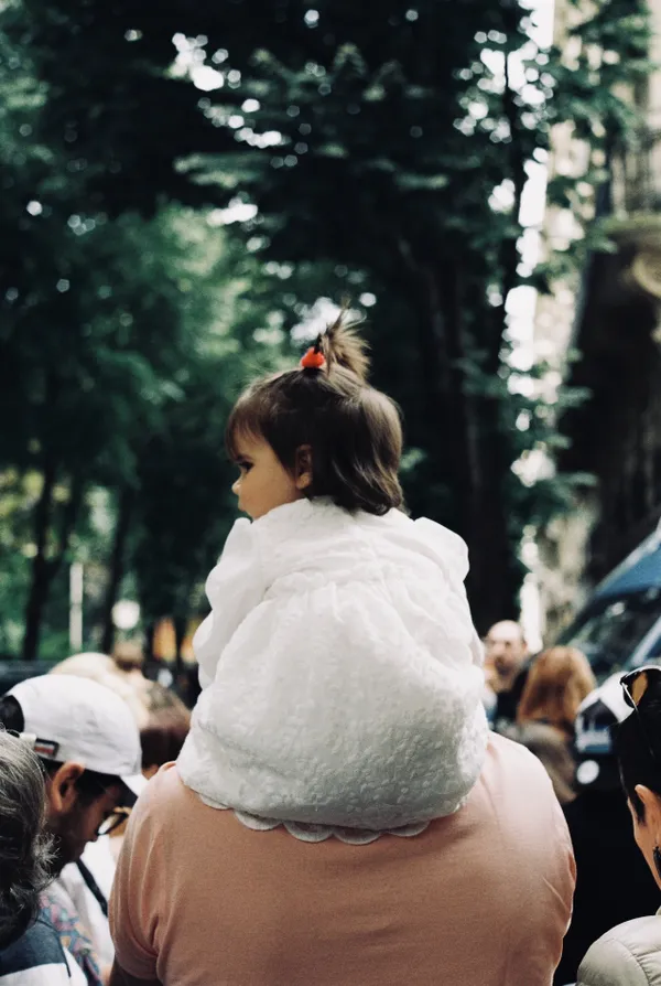 Little girl waiting for the French military parade thumbnail