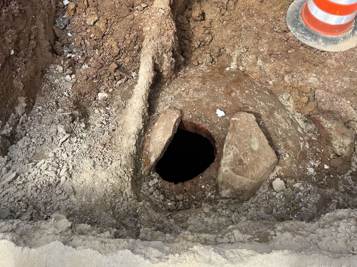 Workers Uncover an Underground Chamber Sealed for More Than a Century