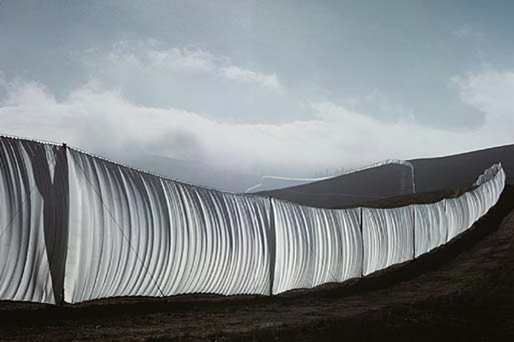 runningfence_AAM_apr02.jpg