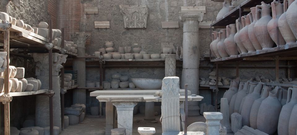  Vessels and artifacts found in Pompeii 