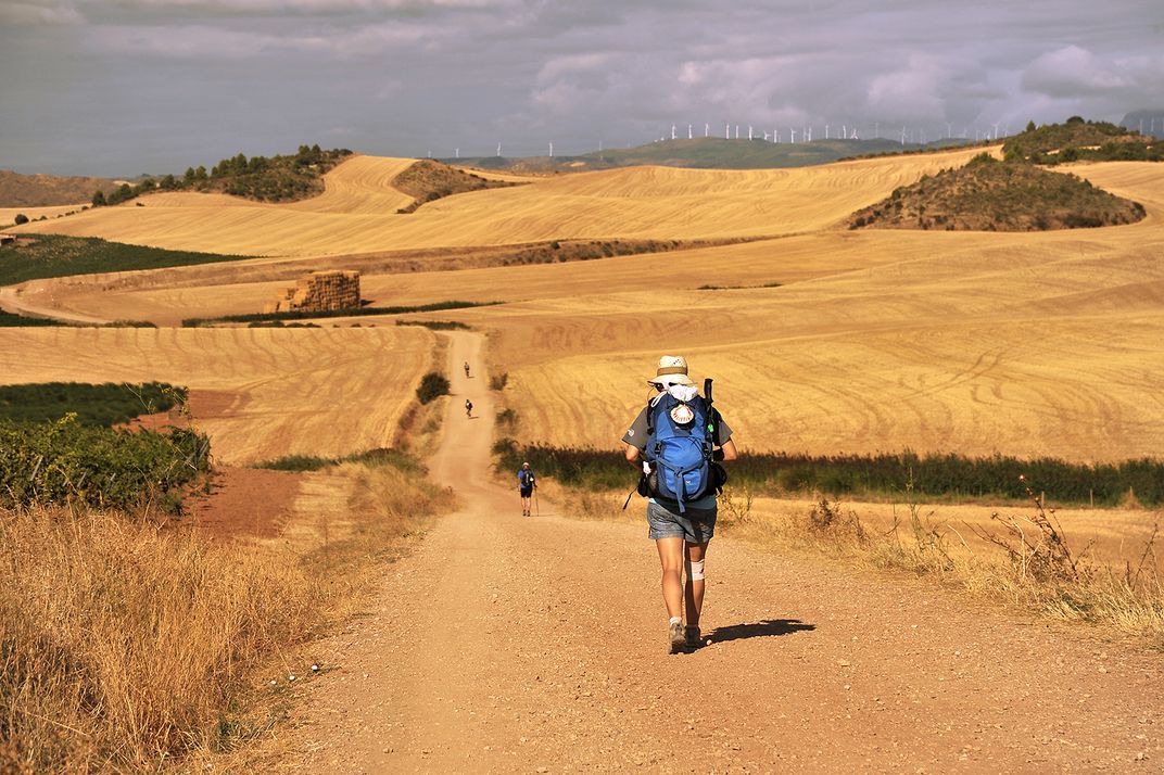 Camino de Santiago de Compostela - Pilgrims on their way to Los Arcos ...