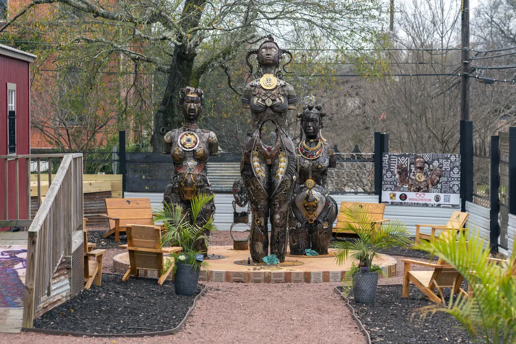 Mothers of Gynecology statue in Montgomery