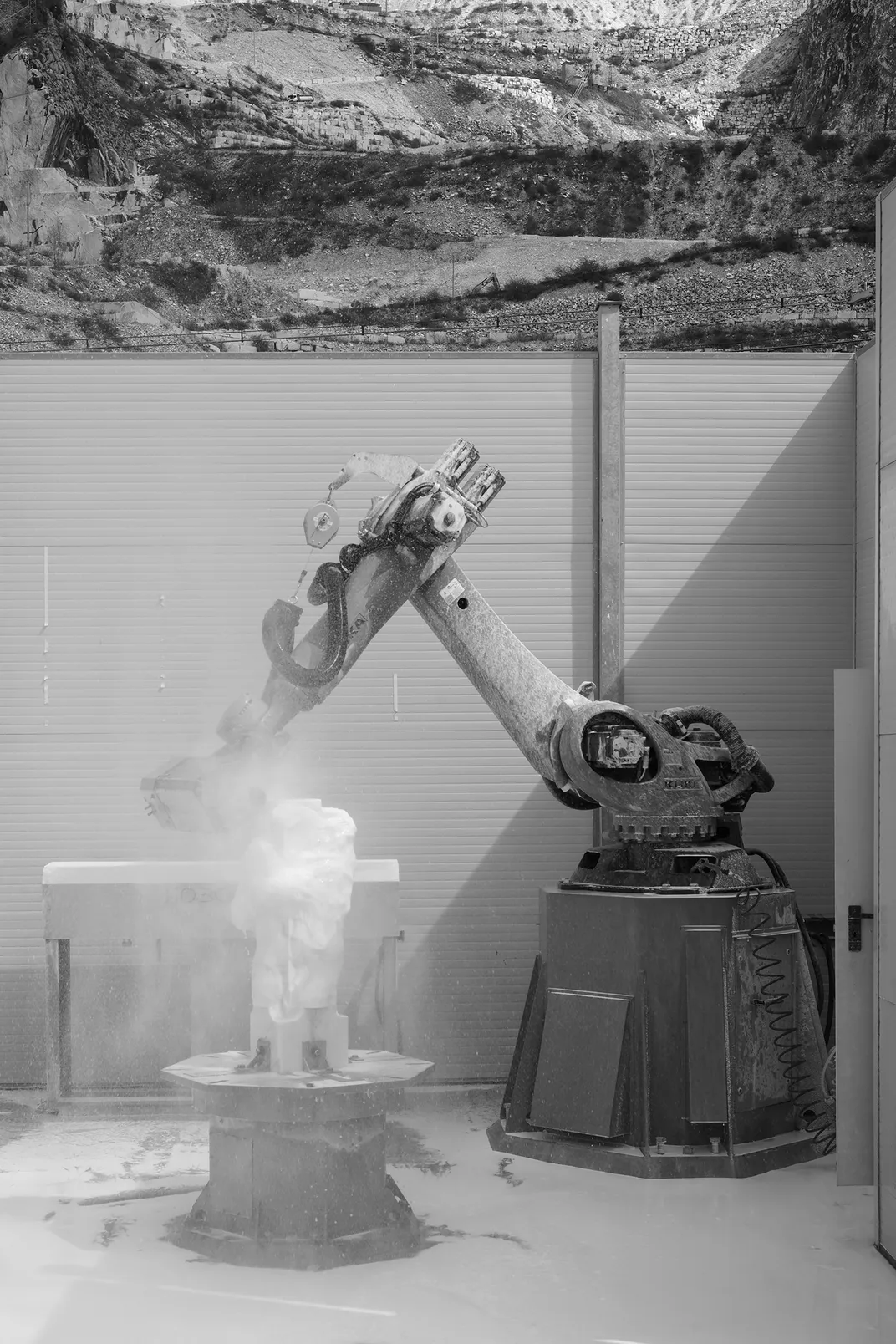 The robot proceeds from large-scale milling to detailed carving by selecting from increasingly fine-pointed instruments that attach to its “arm.”