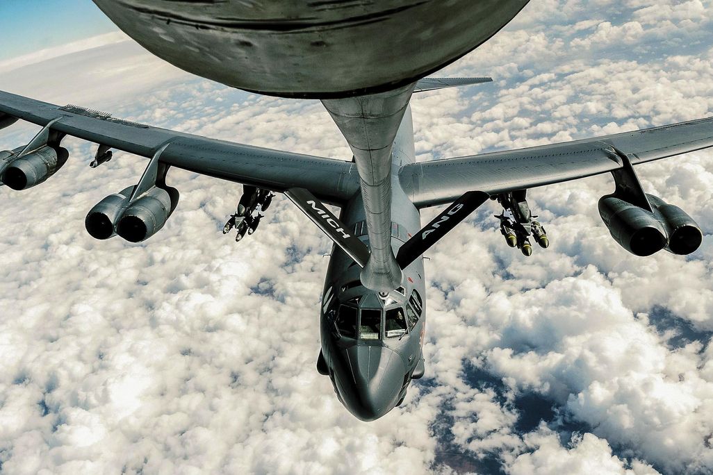 06-1G_AS2021_AS1987FredReedRefuelingKC135_B52_170215-F-YC884-999F_LIVE.jpg