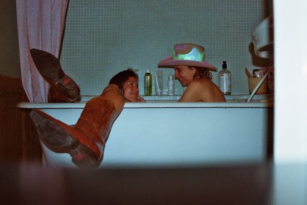 Two cowgirls in a bathtub thumbnail