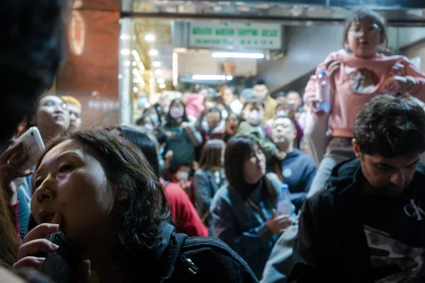 Families and friends gather to watch the Chinese New Year parade thumbnail