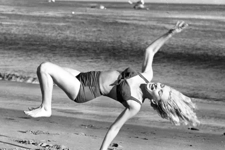 Marilyn Monroe playing on the beach