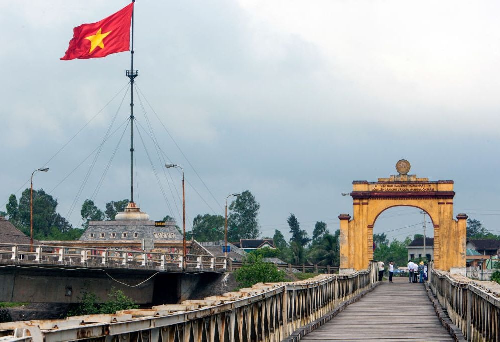 Vietnam’s Hiền Lương pedestrian bridge