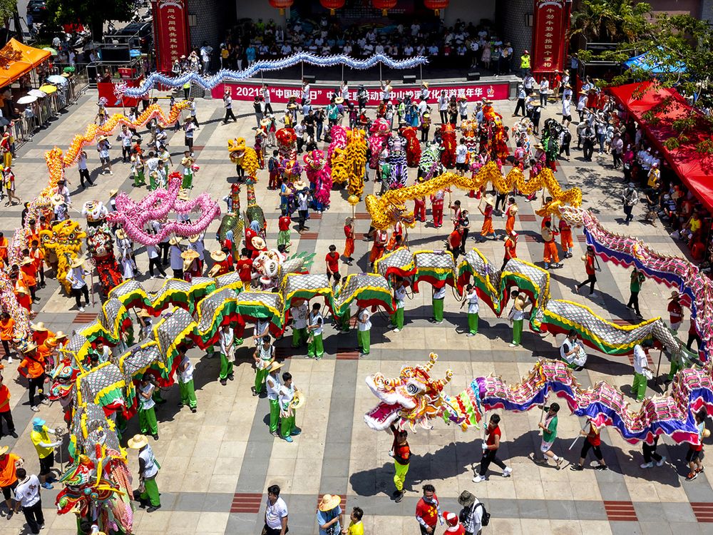 Dragon Dancing C1 | Smithsonian Photo Contest | Smithsonian Magazine