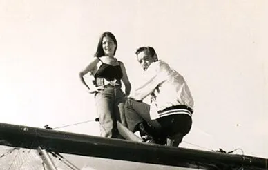 Walt Pierce helps Pat Trenner try on his Stearman wing at 1978’s Oshkosh, Wisconsin Fly-in.