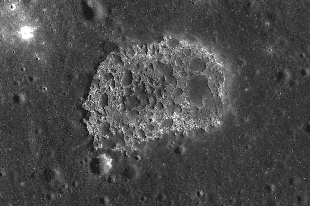 The lunar feature Ina