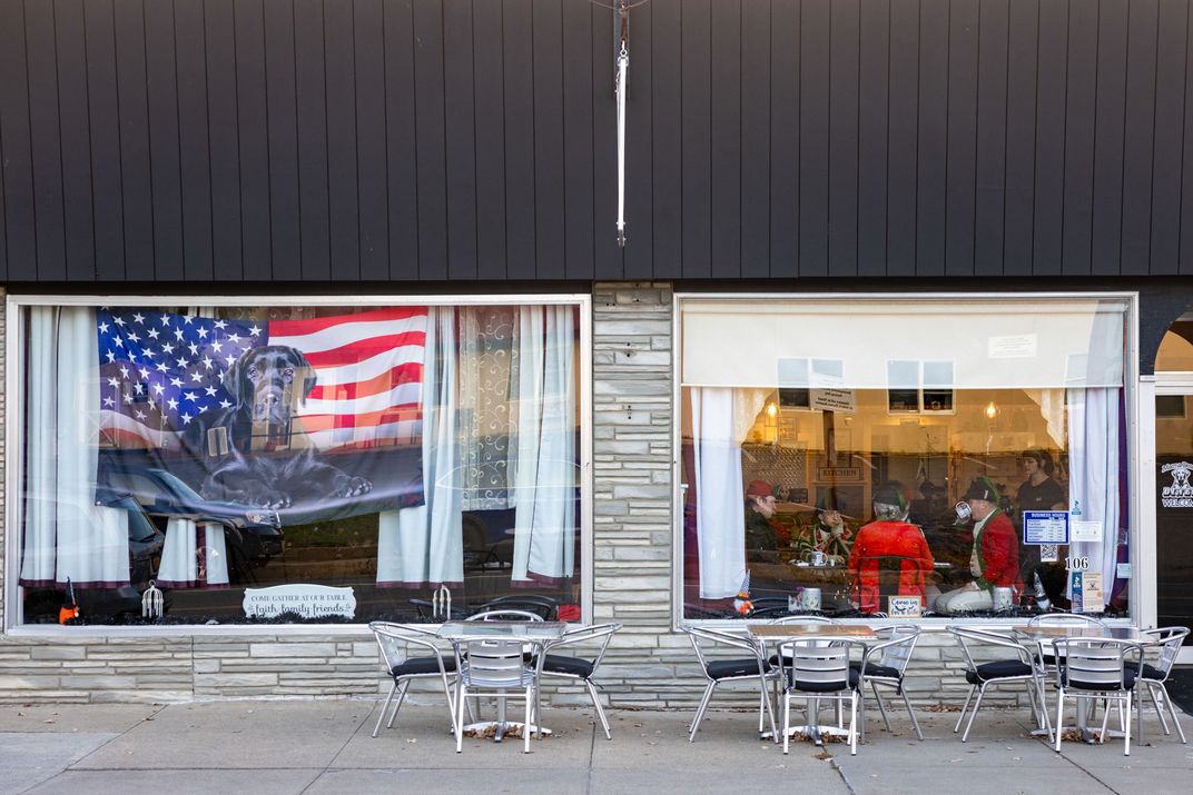 Breakfasters in British garb eat on Broad Street.