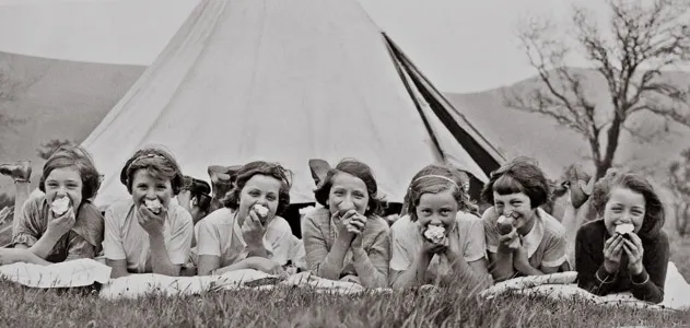 Girls eating apples