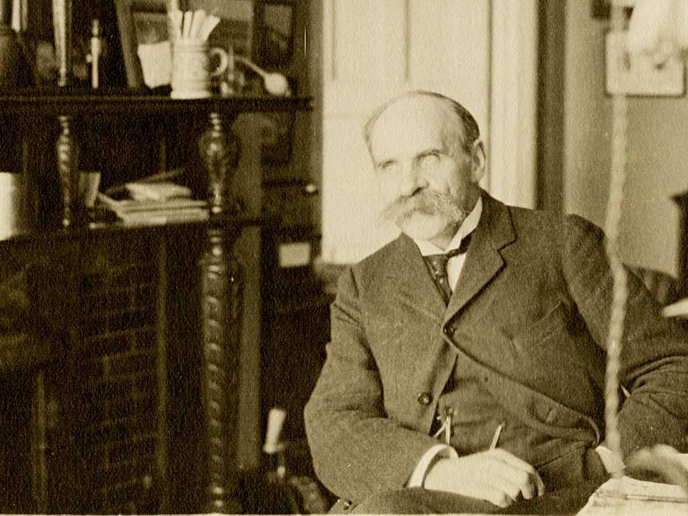 Haldane_in_his_laboratory_at_Oxford,_1911crop.jpg