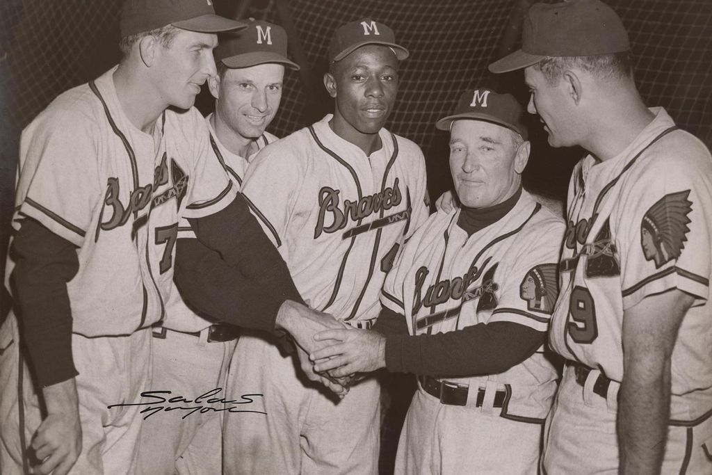 Hank Aaron (center) poses with his teammates in this 1956 photograph by Osvaldo Salas