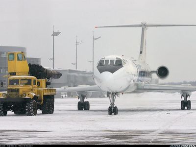 Using jet blast to melt ice backfired in 1958 but works for a Tu-134 in 2006. 
