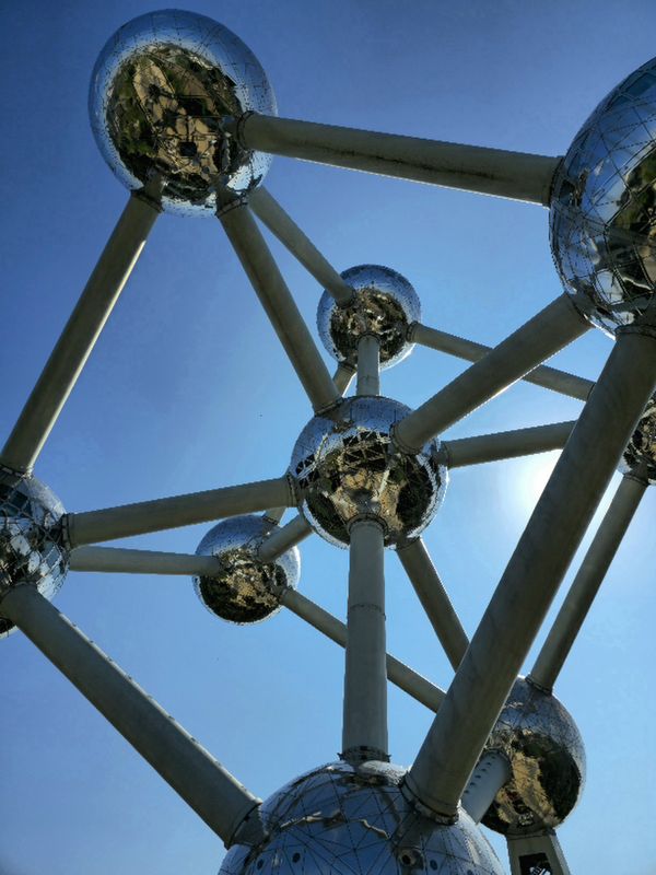 Atomium from Below thumbnail