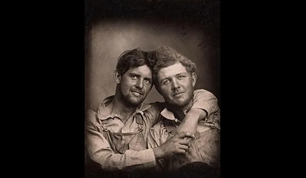 A gay couple in love (mobile image)