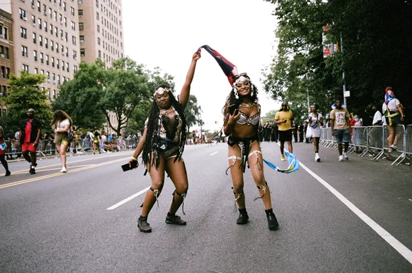 Two carnival ladies dancing thumbnail