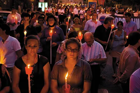 On the anniversary of the assassination of an anti-mafia magistrate, Palermo's citizens joined politicians in a fiaccolata, or candlelight vigil, in his honor.