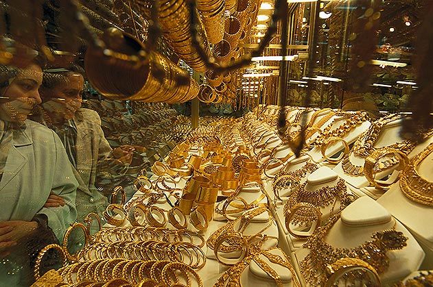 Gold shop grand bazaar Istanbul Turkey