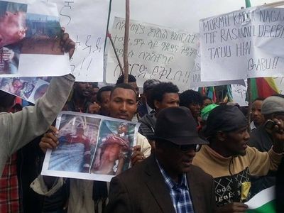 People protest the Ethiopian government's alleged killing of Oromo students and seizure of Oromo lands in Addis Ababa in 2014. 
