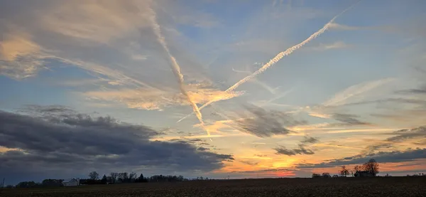 Jet lines in the evening thumbnail