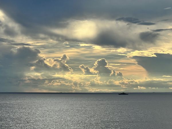 Heavenly view over the tranquil Caribbean Sea thumbnail
