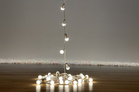 A view of the exhibition "Felix Gonzalez-Torres: Always to Return" at the National Portrait Gallery