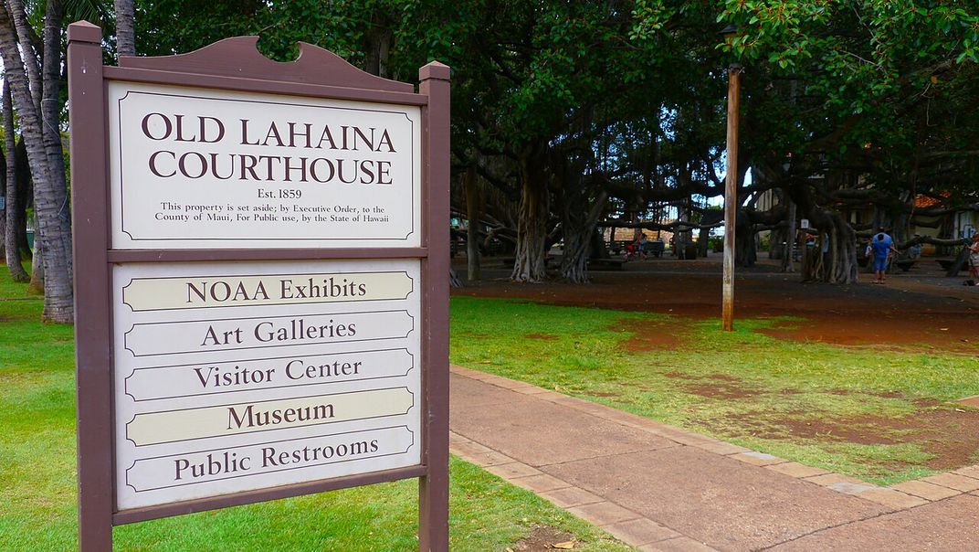 welcome sign for Old Lahaina Courthouse