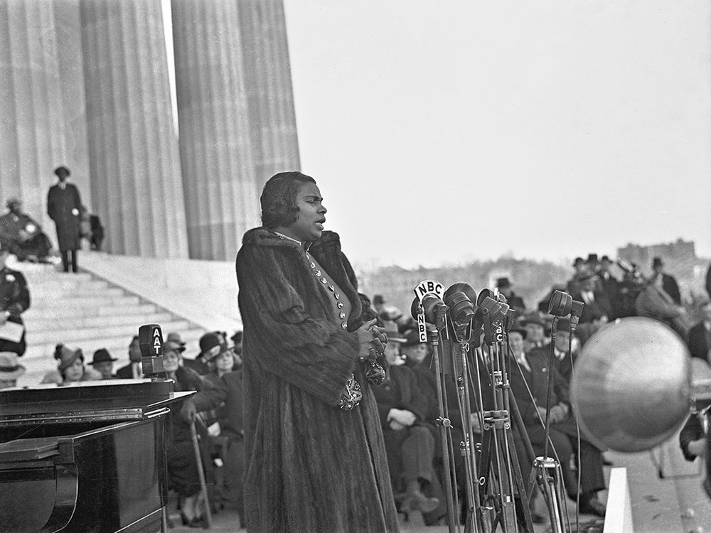 marian-anderson-scurlock-lincoln-memorial