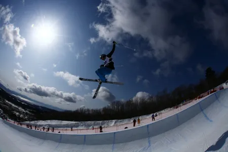 Skiers can generally execute a greater number of tricks per jump in the half-pipe than snowboarders. 