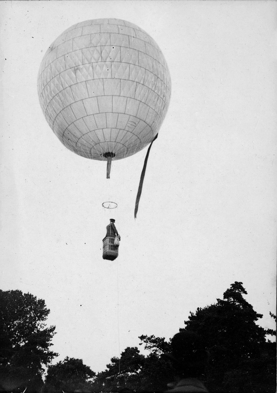 Alberto Santos-Dumont's first balloon, 1898