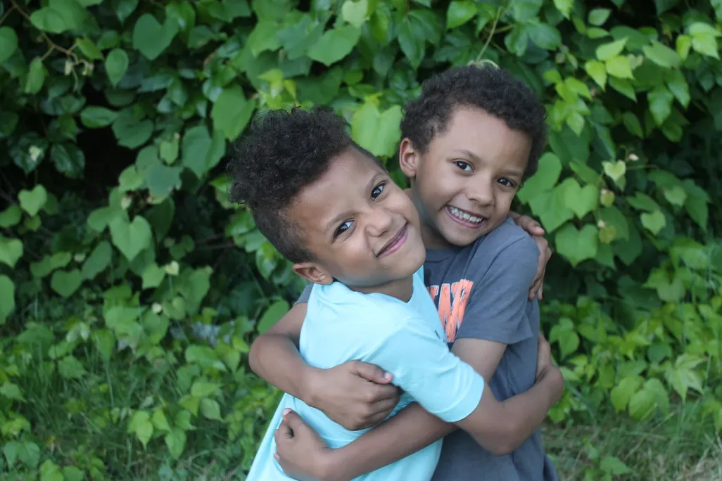 Twin boys hugging