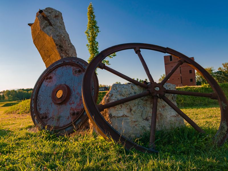 the ruins in Aerial Foundation park , Mount Vernon, Ohio Smithsonian