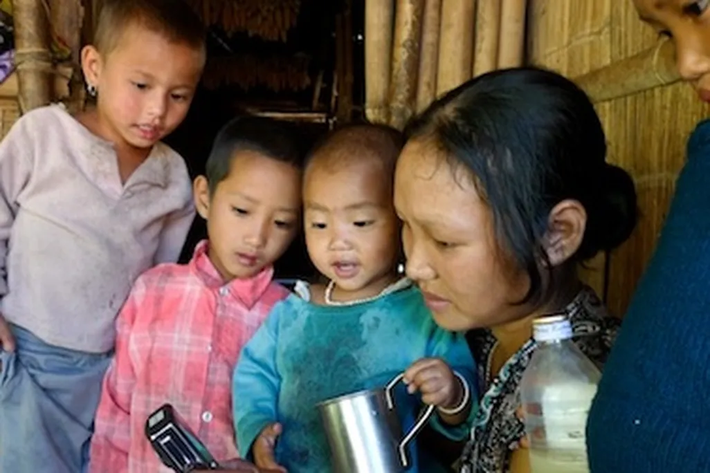An Indian woman and her children from KajÃµ