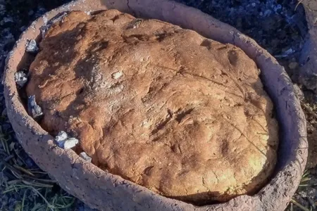 Researchers made replicas of Neolithic clay trays and baked their own focaccia bread.