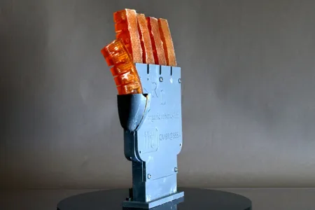 Each finger is made of two layers of hydrogel that react to temperature by contracting and leaking water.