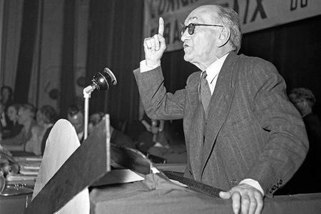 Paul Rivet addresses a congress of the French Socialist 
Party on July 2, 1948.