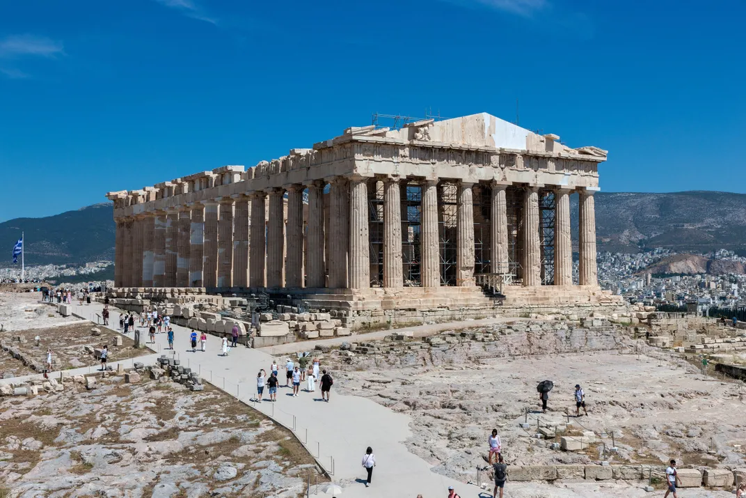 A side-ish view of the Parthenon's western facade